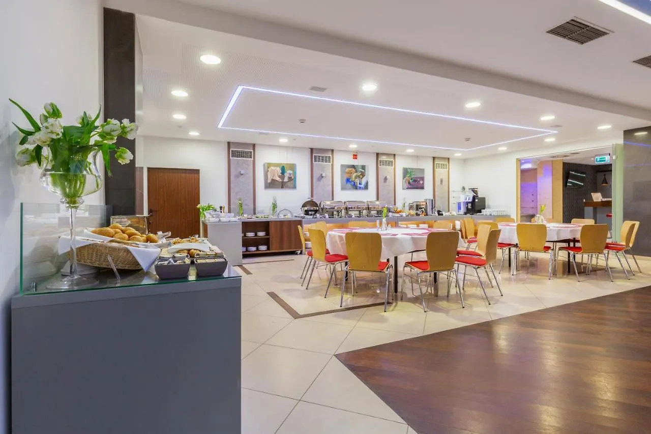 Hotel Poleczki Warsaw Airport 3*,